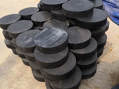 乌海板式橡胶支座由若干层橡胶片与薄钢板经加压硫化